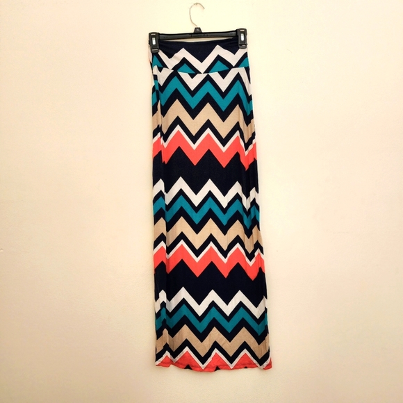 Rue21 Colorful Chevron Maxi Skirt Size Small - Picture 3 of 4